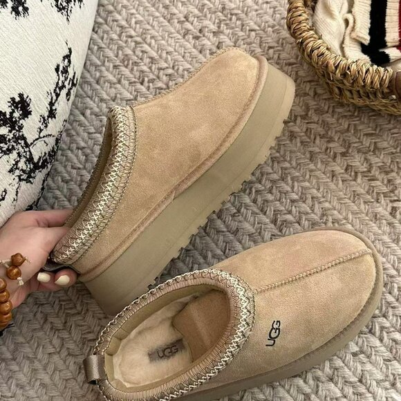 UGG Tasman Platform Slipper in Mustard Seed - Picture 4 of 6